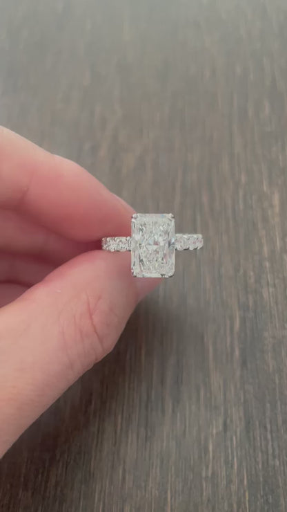 5.00 Carat Lab Grown Radiant Diamond Ring – E / VVS2 – IGI Certified